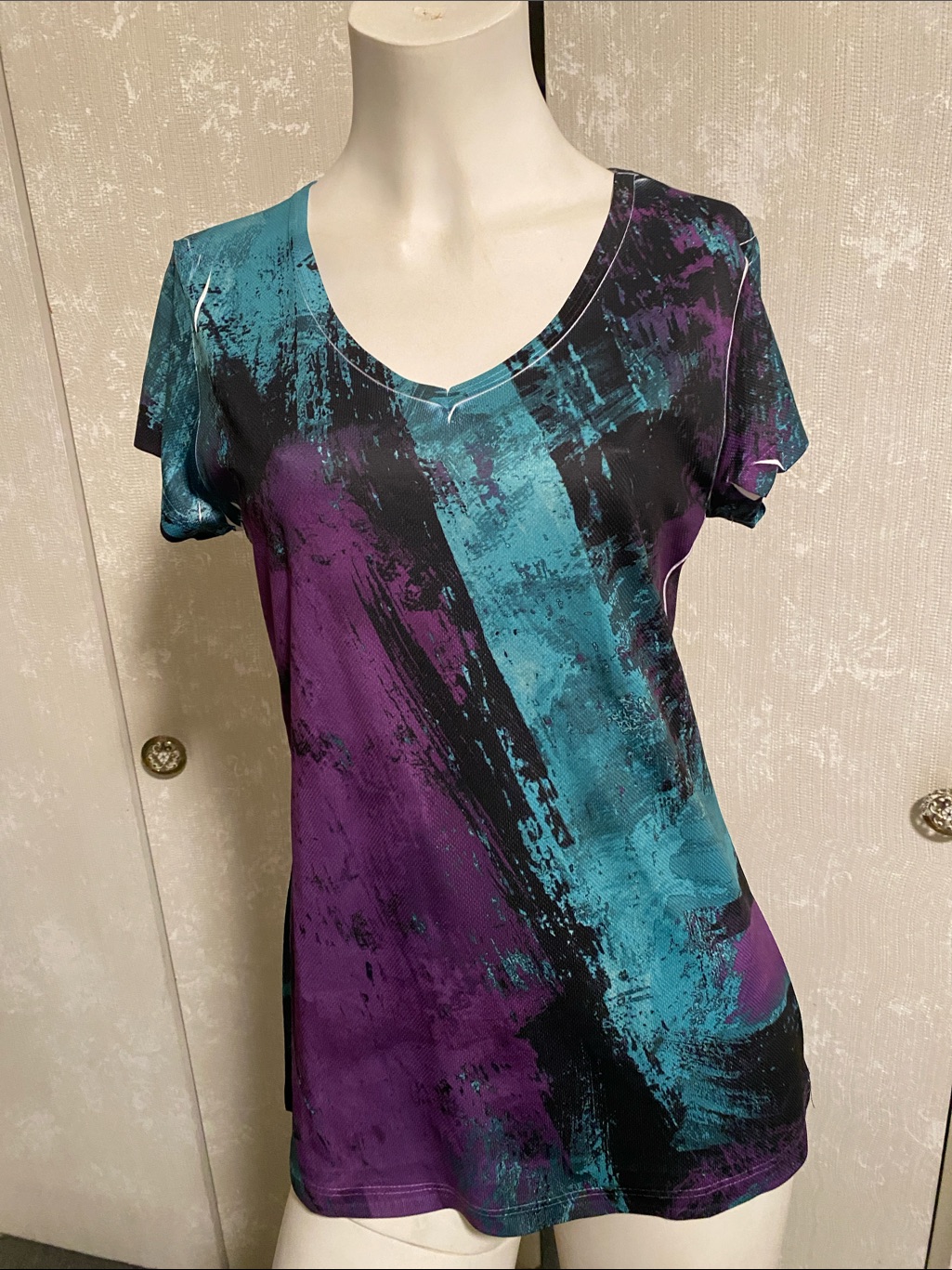 Women’s Short Sleeve Vneck Tee In Teal & Purple
